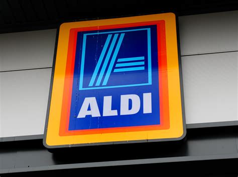 Aldi announces pay rise for 28,000 staff to more than £10 an hour | The
