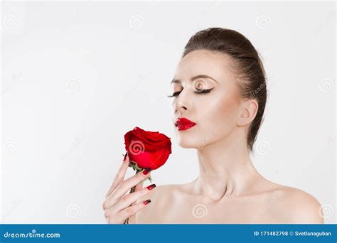 beautiful mothan smell perfume aroma beautiful model woman smelling kissing red rose flower