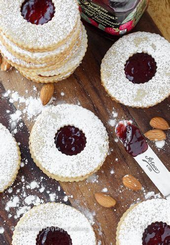 Looking for meringue cookie recipes? Traditional Raspberry Linzer Cookies - Christmas Cookies ...