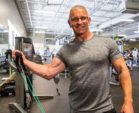 Turning around a failing restaurant is a daunting challenge under the best of circumstances. Everyday People, Meet Robert Irvine: The man who will ...