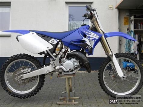 For the first two years it was made with dual rear shocks, then changing to a monoshock. 2007 Yamaha YZ 125 - Moto.ZombDrive.COM