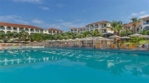 Wir haben für 2 tage ein mietwagen bekommen umsonst 🤩 gastronomie 1a mit stern ⭐️ mitarbeiter alle gelassen und dabei freundlich schönes hotel anlage sehr… Akrathos Beach Hotel - Uranopolis - Atos - Grčka letovanje