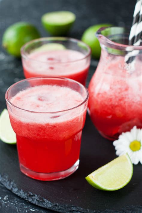 How To Make Refreshing Strawberry Limeade