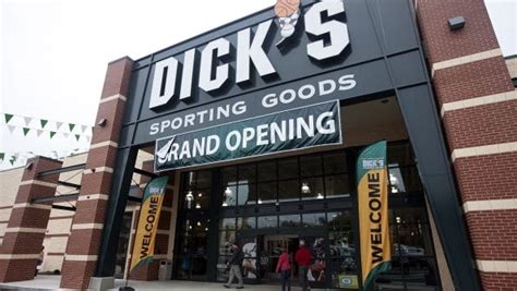 Dicks Sporting Goods Ceo Hits Home Run On Pay Front