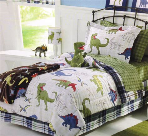 The set comes in a variety of colors and patterns to fit any teenager's room the comforter is also reversible, which allows your teen to pick exactly how they want their room to look depending on their mood. Dinosaur Bedding For Boys ~ Dinosaur Quilts, Comforters ...