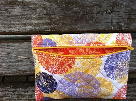 Quilted Zipper Cosmetic Bag Via Craftsy Small Sewing Projects