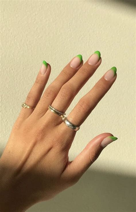 La estilista de uñas beatriz alonso nos cuenta los pasos para este tutorial de manicura sencilla y bonita en 5 minutos. 12 Uñas aesthetic para niñas con piel morena en 2020 ...