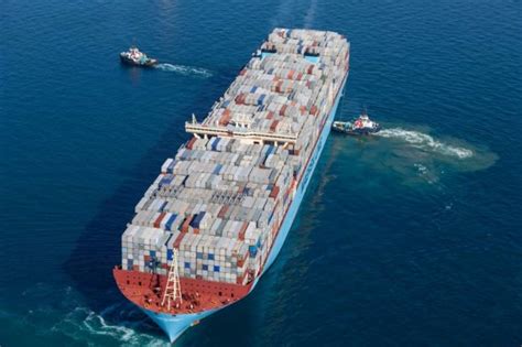 Maersk Mckinney Moller Crosses 18000 Teu Containers Sets The World Record