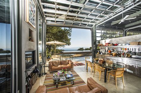 Barton products for marine use on yachts up to 16m in length. The garage door-façade by Barton Myers 189 | filt3rs