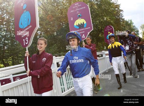 Arc De Triomphe Race Hi Res Stock Photography And Images Alamy