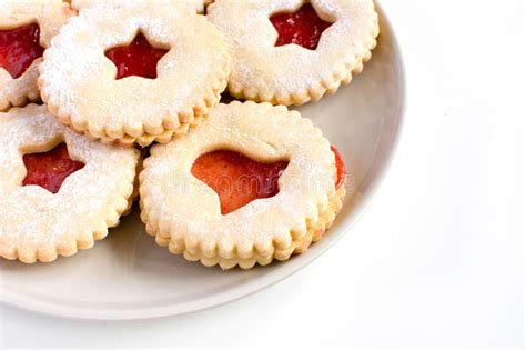 Cookies with strawberry jam, shortbread with strawberry jelly, closeup. Austrian Jelly Cookies / Austrian Cookies Linzer Tarts Cinnamon Stars Vanilla | Etsy : Cookies ...