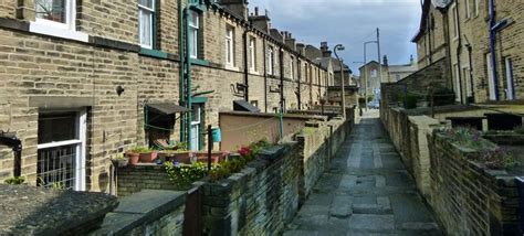 Victorian decorative arts refers to the style of decorative arts during the victorian era. Victorian timeline - A Bit About Britain
