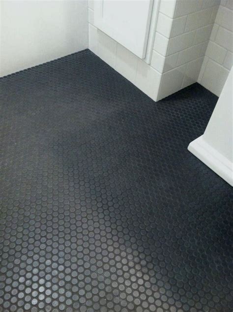 20 White Penny Tile Floor With Black Grout Decoomo