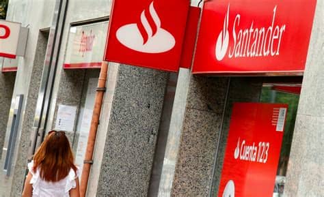 Tu banco siempre está contigo. El Banco Santander ofrece una moratoria hipotecaria de ...