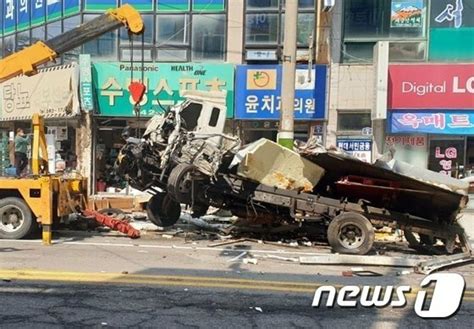 여수에 살면서 여수 여행을 계획하는 분들에게 유익한 정보를 전달하고자 여수씨닷컴을 운영중입니다. 메이플스토리 인벤 : 여수 교통사고.gif - 메이플스토리 인벤 자유 ...