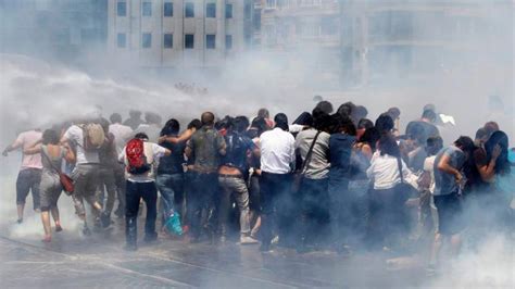 Turkish Police Fire Teargas At Protesters In Istanbul The Irish Times