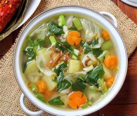 Hari ini saya mau masak sayur sup cara memasak sayur sop yang benar yaitu sayuran sup tdk boleh di masak sampai. Resep Sayur Sop Bening Enak Super Gurih dan Menyegarkan