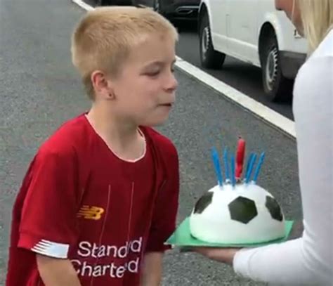 Finding apt birthday gift for kids is a task. Touching moment boy celebrates his birthday with strangers ...