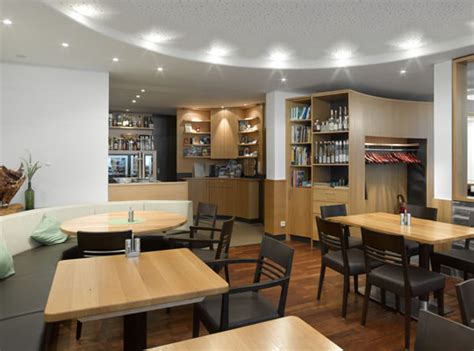 Ob sie auf der durchreise sind und sich bei einem zwischenstopp stärken möchten oder einige tage in unserem hotel verbringen möchten, in unserem landgasthof deutsches haus sind sie richtig. Restaurant und Hotel Deutsches Haus in Kaub am Rhein