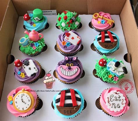 ﻿ gift wrapped in a personalised box. Alice in Wonderland cupcakes - cake by Maria's - CakesDecor