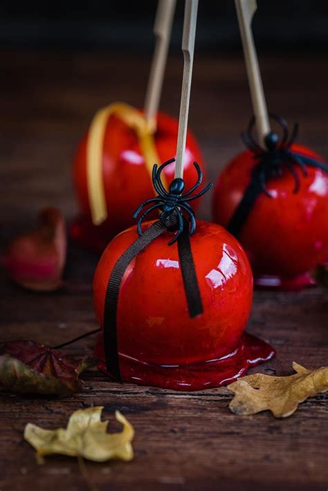 Red Candy Apples Perfect For Halloween Candyapples Halloween