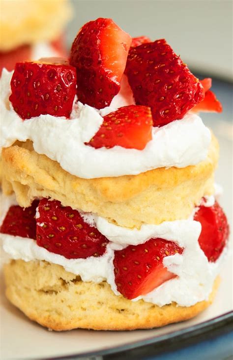 An irresistible treat for breakfast, brunch or afternoon tea! Easy Strawberry Shortcake {With Bisquick Mix} - CakeWhiz