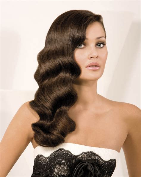 Not all women in the 1920s wore their hair bobbed. 35 Classic and Timeless 1920s Hairstyles for Women ...