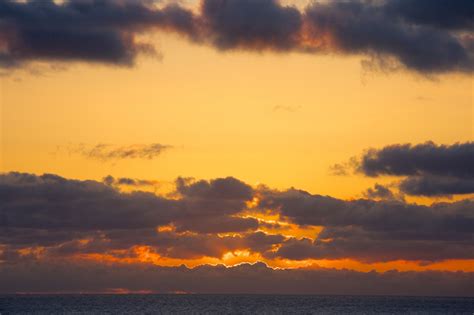 무료 이미지 바닷가 바다 연안 대양 수평선 구름 태양 해돋이 일몰 새벽 분위기 황혼 저녁 잔광