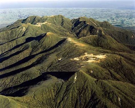 The Peaks Of Taranaki Taranaki Tribe Te Ara Encyclopedia Of New Zealand