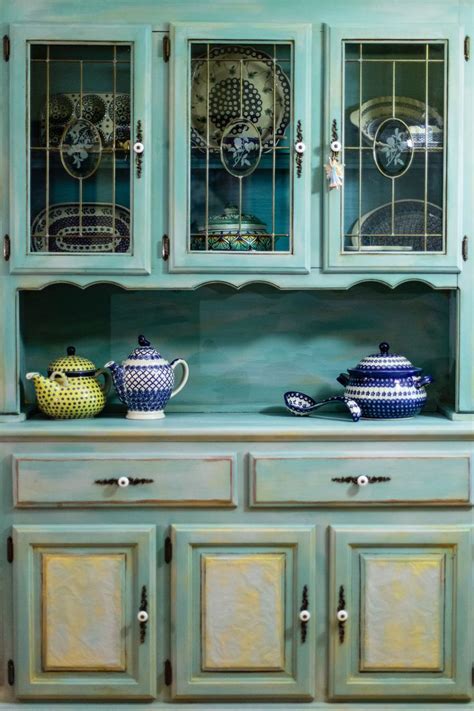 Achieve the distressed feel without purchasing specialty paints and glazes; Pin by Barbara Suleic on Furniture back to life ...