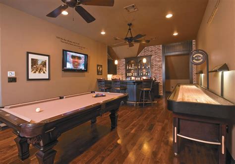 Indoor games can be played with simple things that we have at home. Pool & shuffleboard | Spielzimmer bar, Hausbar ...