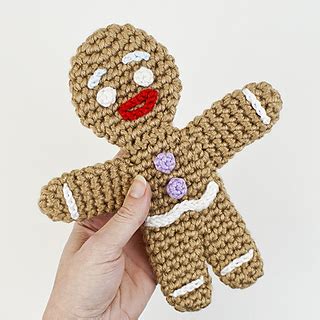 This crochet pattern is worked in the rounds, you know why? Ravelry: Gingerbread Man pattern by June Gilbank