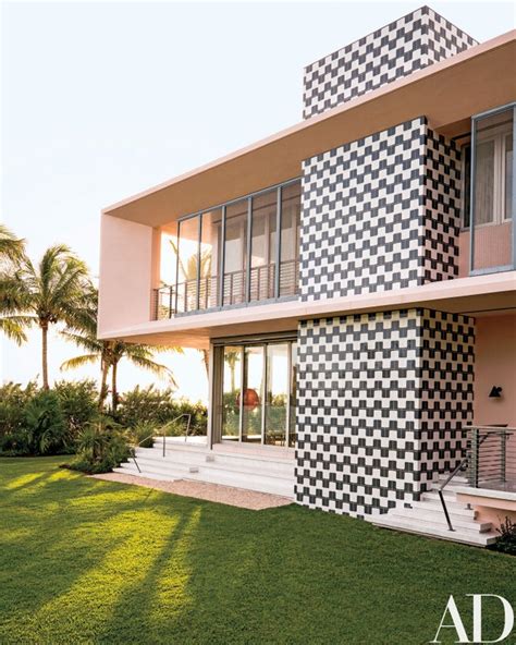 This Modern Home In Miami Beach Is Perfect For A Collector Photos