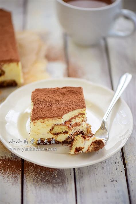 Spread half of the whipped cream mixture on top of the first layer of ladyfingers. Tiramisu 2 | Dessert recipes, Lady finger cookies ...