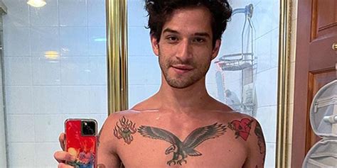 Tyler Posey Poses In His Underwear In A Mirror Selfie Shirtless Tyler Posey Just Jared