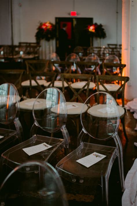 This Romantic Cleveland Wedding At Red Space Brings The Drama Junebug Weddings