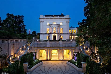 Londons Billionaires Say Capitals Mansions Are Like Broom Cupboards