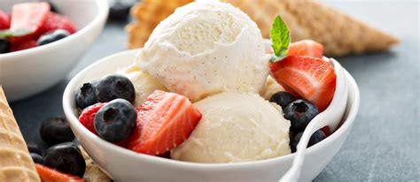 La ricetta classica del gelato alla crema si presta a molte interpretazioni, potrete aggiungere biscotti alla meliga o offelle sbriciolate grossolanamente direttamente nella gelatiera quando il gelato è quasi pronto. Gelato Alla Crema | Traditional Ice Cream From Italy ...