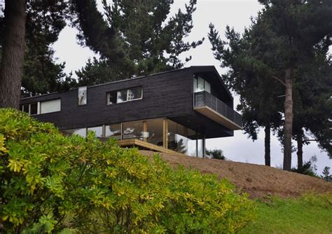 Hill house design via pinterest.com hill house design ideas hillside plans with a view steep modern for homes built into garage under. Wooden Hilltop House Sleeps Fourteen People
