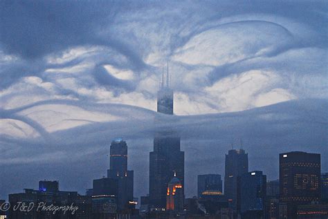 Low Hanging Clouds Over Chicago Hanging Clouds Chicago Weather Sky