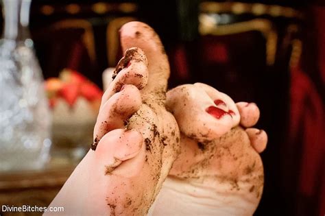 Aiden Starr Big Tits Femdom Bitch With Dirty Feet On Her Throne Porn