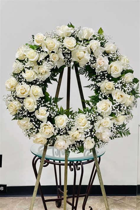 BF-SRW1 Wreath in Oxnard, CA | Bernardo's Flowers