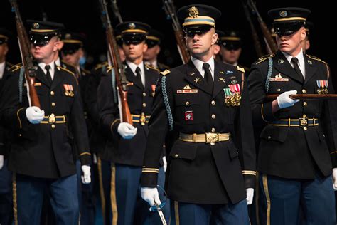Redesigned Army Uniforms Site Provides Guidance For Soldiers On Combat Service Pt Uniforms