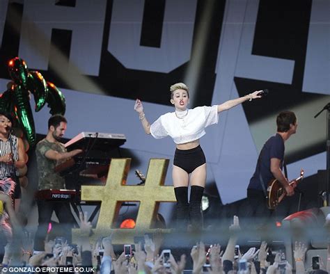 Miley Cyrus Bumps And Grinds With Female Dancers On Jimmy Kimmel Live