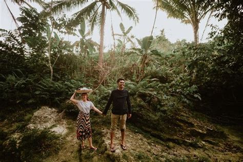 this couple s engagement shoot depicts the simple filipino life and we love it engagement