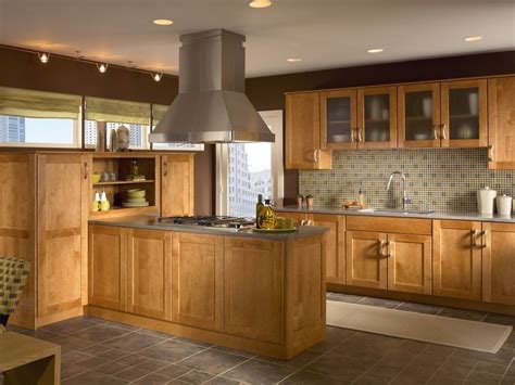 Green is perfect for maple kitchen cabinets. Casual Contemporary | Kraftmaid kitchen cabinets ...
