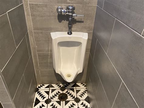 This Urinal Not Centered Rmildlyinfuriating