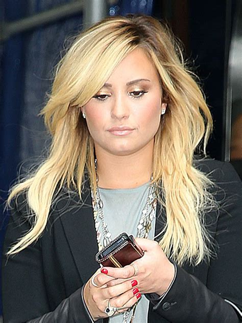 Demi Lovato’s Glowing Skin And Blonde Hair — Get Her Look Demi Lovato Blonde Hair Cool Blonde