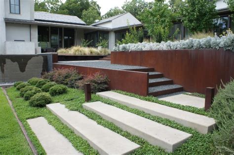 Einen garten anlegen , umgraben Terrasse mit Stufen zum Garten und Innenhof: Stilvolle ...