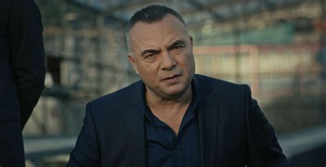 Bir yanımı sardı müfreze kolu bir yanımı sardı varilcioğlu 500 atlıyınan kestiler yolu eşkiya dünyaya anam hükümdar olmaz. Eşkiya Dünyaya Hükümdar Olmaz Yeni Bölümü ile Nefesleri Kesecek - Magazin Haberleri